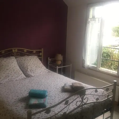 Gtes Aux Portes De Leure Les Nympheas Vernon (Eure)